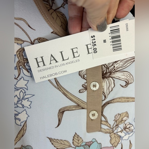 Woman’s Pajama Night Shirt Size Medium Colorful Light Blue Floral Khaki Trim New - Picture 8 of 10